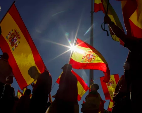 Десницата в Испания организира голям протест срещу правителството на социалиста Педро Санчес