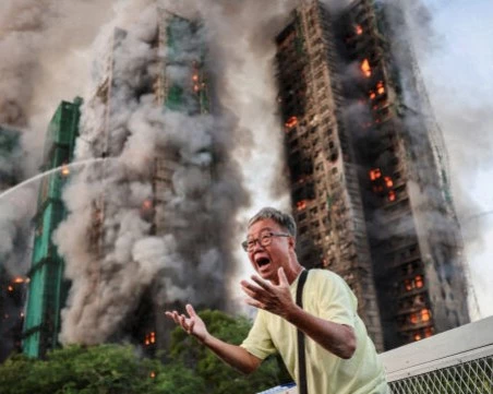 Откриха още тела след пожара в Хонконг