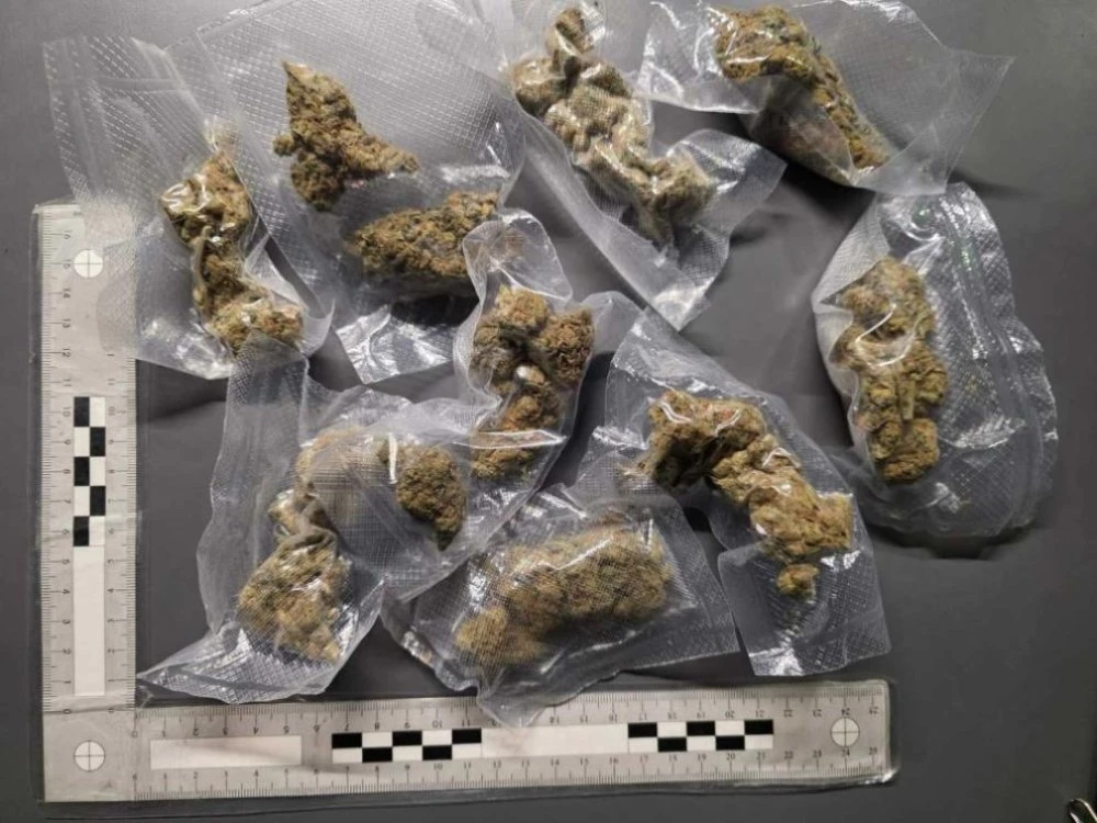 Задържаха 13 души при спецакция срещу наркоразпространението в София