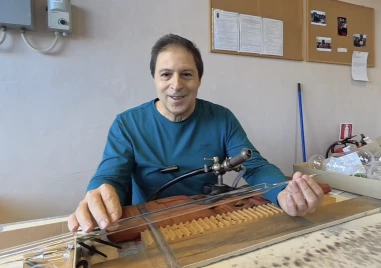 Хора в неравностойно положение в Пловдив създават приказни украшения и пренасят безценен занаят