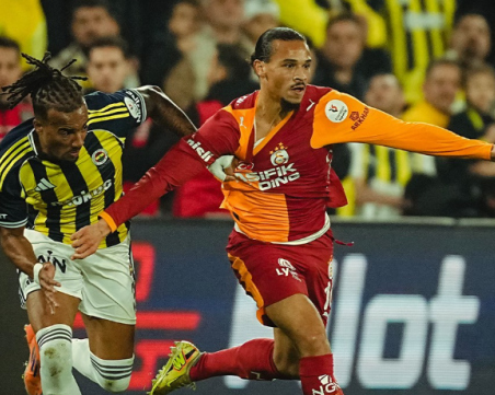 Фенербахче оцеля в последните секунди на дербито с Галатасарай