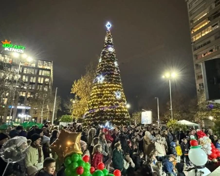 Коледните светлини в 