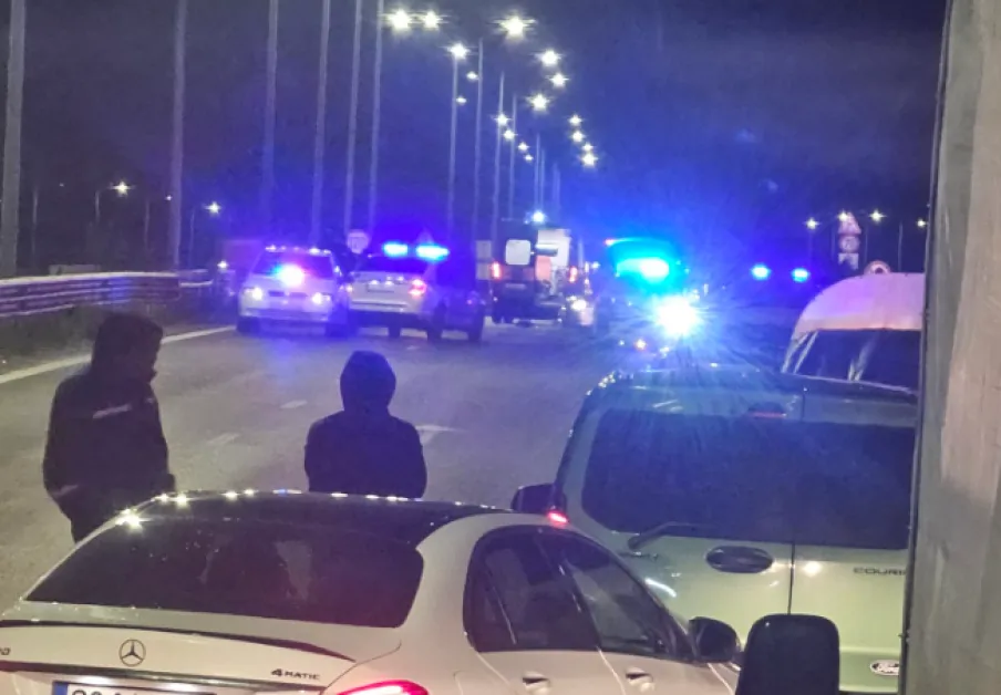 Тир блъсна и уби мъж на Северната тангента, загиналият полицай опитвал да обезопаси инцидента