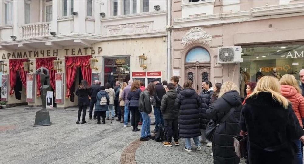 Близо 5000 билета продаде Пловдивският театър за Черния петък