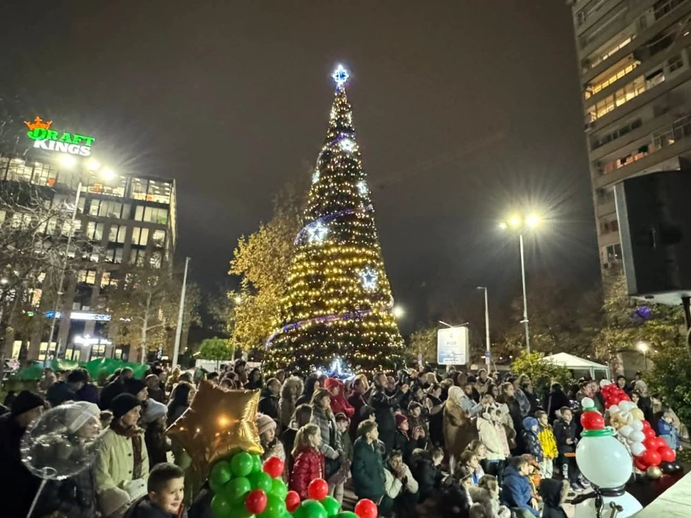 Коледните светлини в 