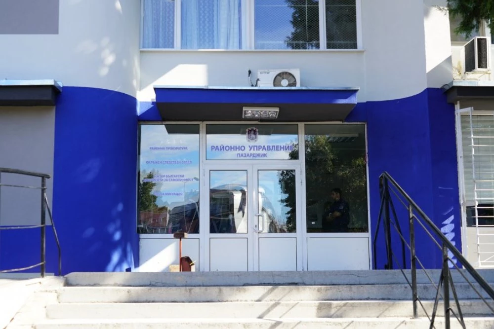 Непълнолетен разби носа и чрлюстта на 51-годишен в Пазарджишко