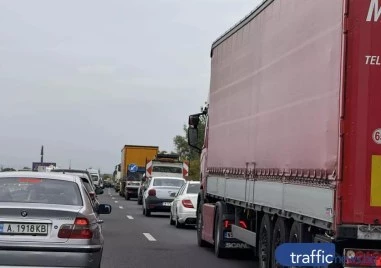 В празничните дни спират движението на камиони на Тракия, Хемус и Струма