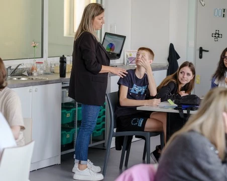 Как български инструмент помага на учители и ученици да оценят и развиват дигиталните си умения?