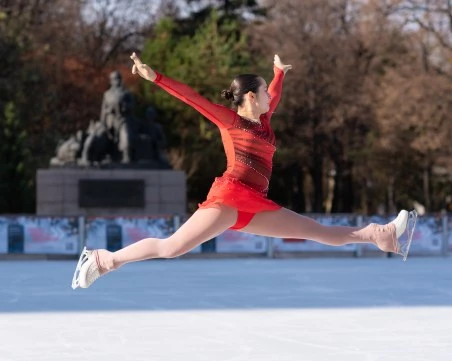 Ледената пързалка в центъра на Пловдив отвори врати