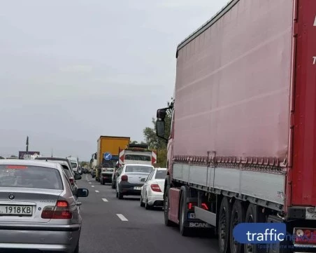 В празничните дни спират движението на камиони на 