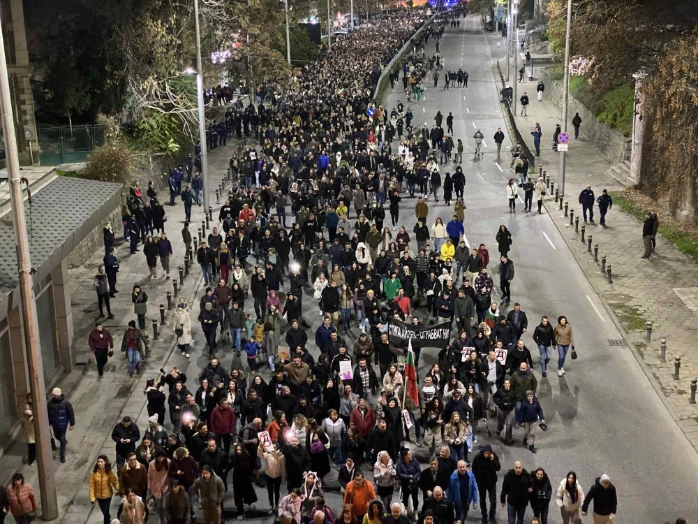 Gen Z срещу ветераните - протестъри: Поколението, който иска да живее добре тук и сега