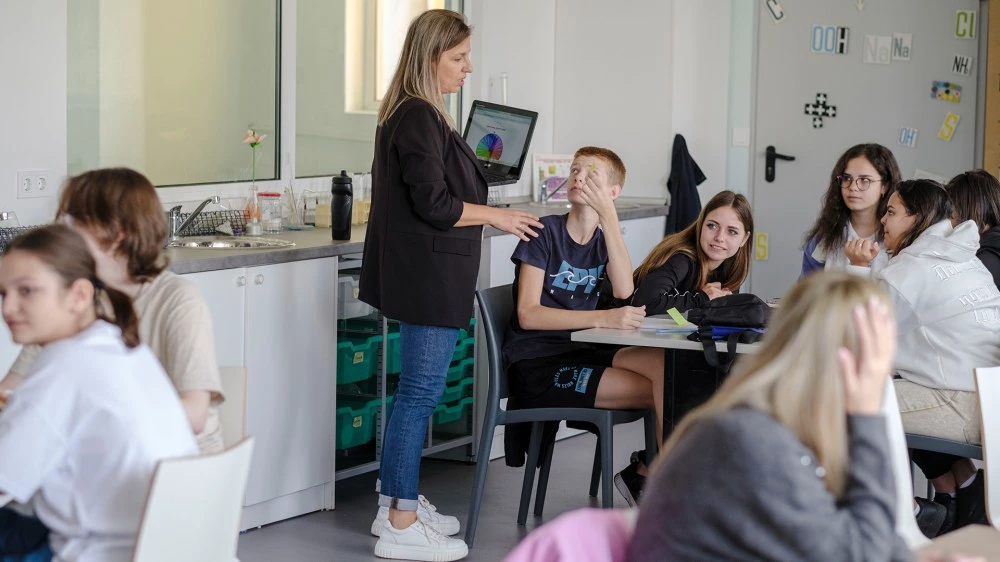 Как български инструмент помага на учители и ученици да оценят и развиват дигиталните си умения?