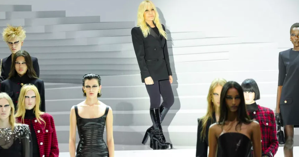 Корпоративният лукс отвори нова глава: Prada придоби Versace официално