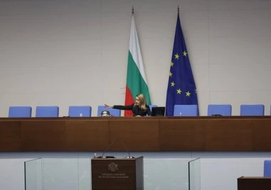 С три декларации от опозицията поискаха оставка на кабинета - веднага