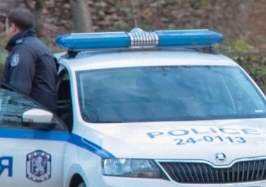 Шофьор прегази лежащ на пътя мъж край Червен бряг