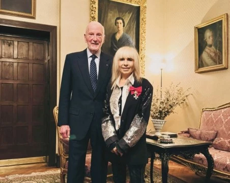 Симеон Сакскобургготски връчи на Лили Иванова специалния орден „Дамски кръст