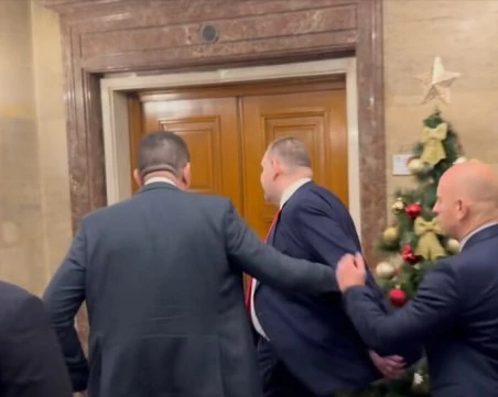 Скандал в НС: Стигна се до физически сблъсък между Мирчев и Пеевски