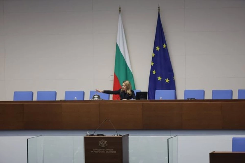 С три декларации от опозицията поискаха оставка на кабинета - веднага