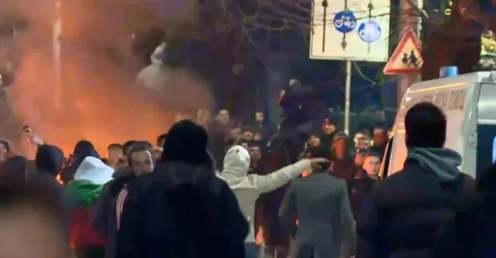 Трафик на бежанци, шофиране след дрога: Криминално проявени са част от задържаните за размириците в София