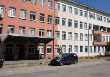Намериха човешки останки в двора на болницата във Враца