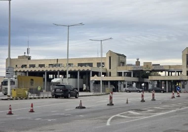 Възстановиха движението на Кулата, опашката от тирове се стопи