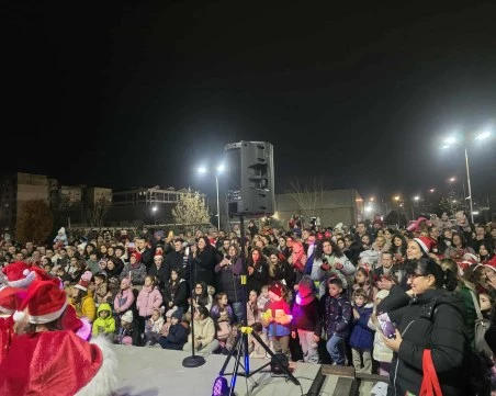 Над 2000 подаръка бяха раздадени в район „Тракия