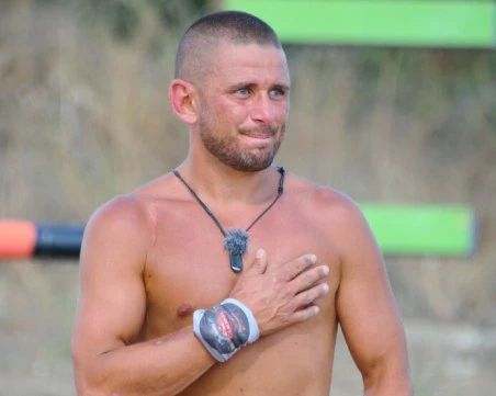 Напрегнат сблъсък сложи край на участието на Дино в 