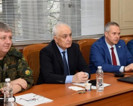 Военният министър: България трябва да инвестира в киберотбрана