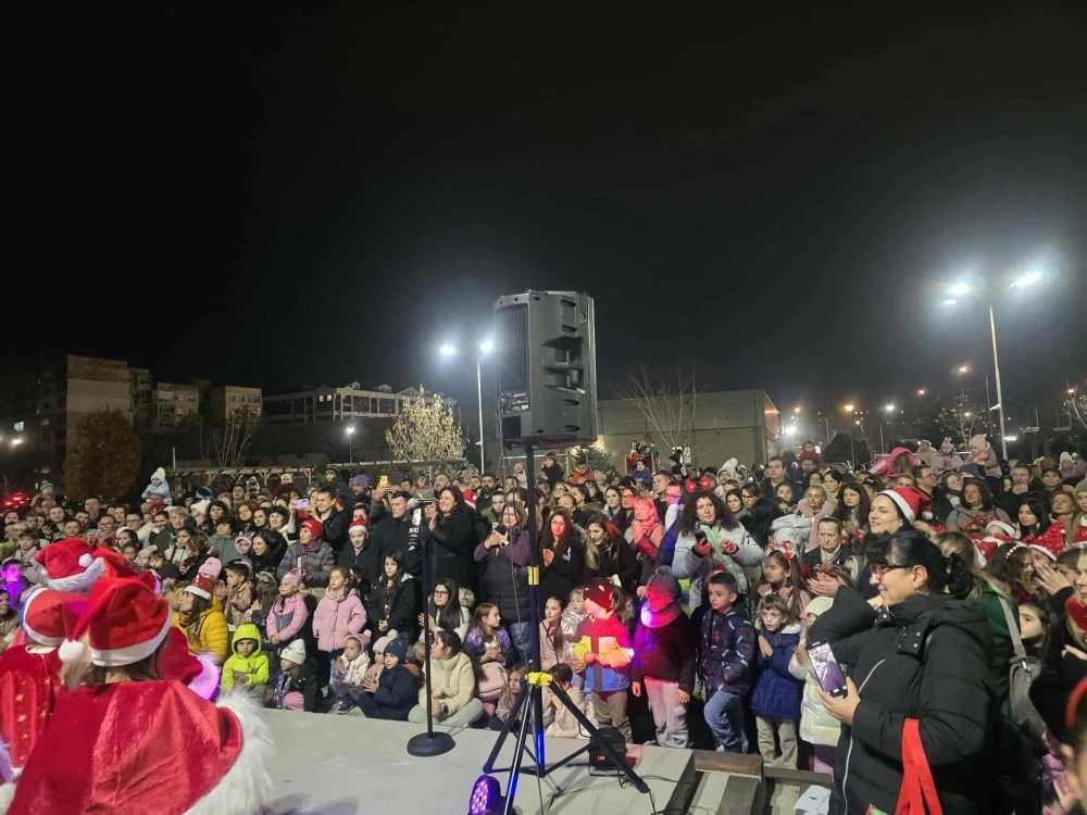 Над 2000 подаръка бяха раздадени в район „Тракия