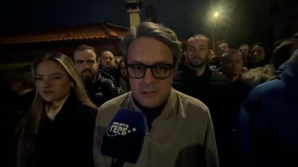 Протест и контрапротест пред дома на Бойко Борисов в Банкя