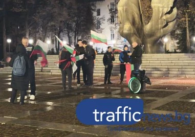 Вятърът и дъждът изплашиха искащите оставка на правителството пловдивчани