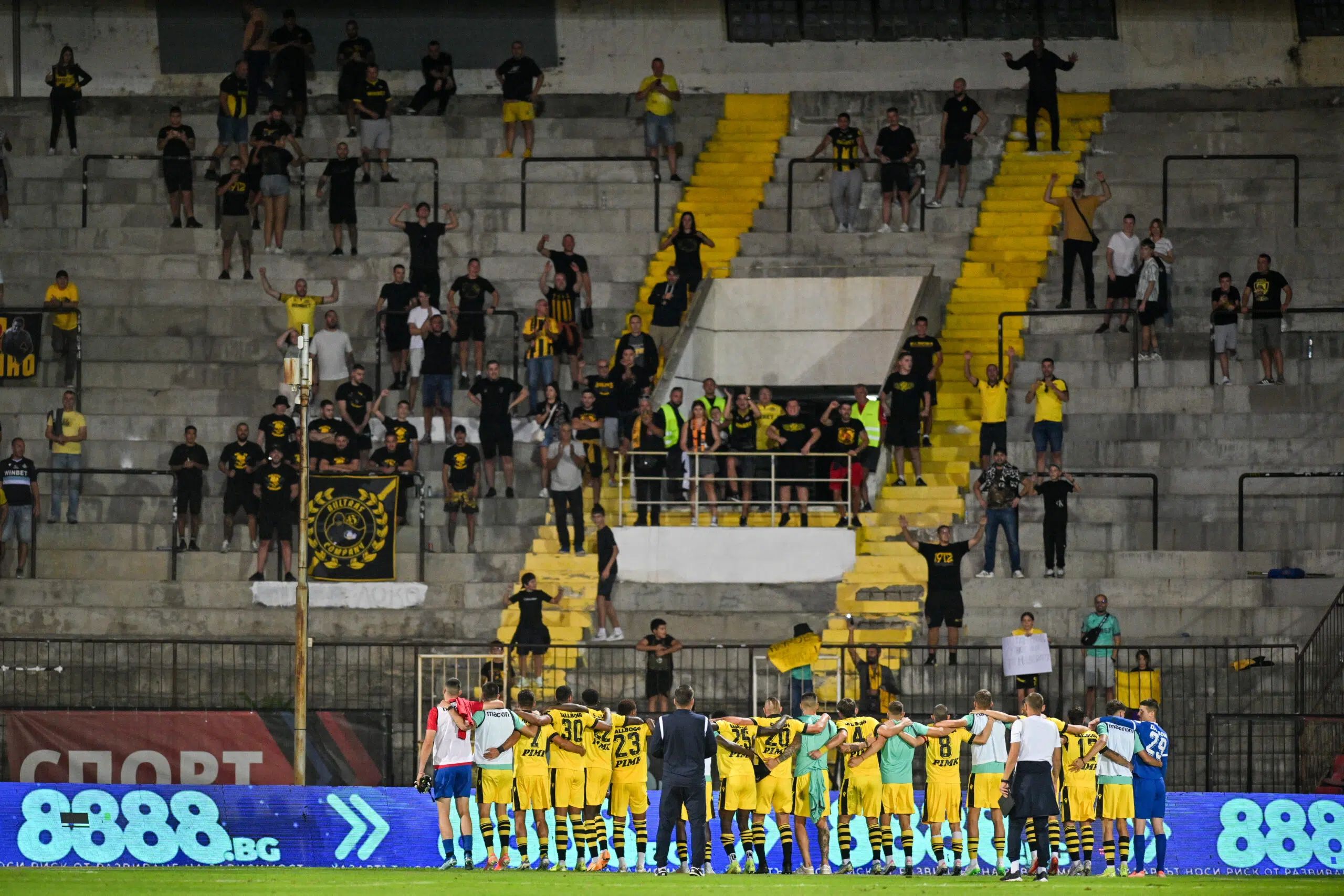 Феновете на Ботев влизат срещу 15 лв. за мача с Локо София