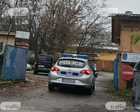 Патрулка е помляна след инцидент в Тракия, завъртяла се и се забила в дърво