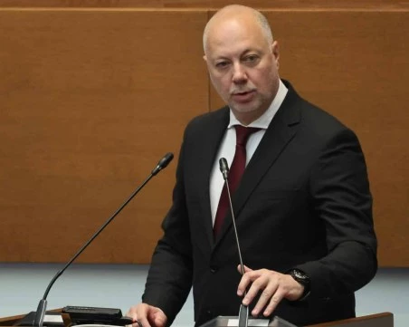 Росен Желязков обясни, че няма да подава оставка, защото икономиката расте