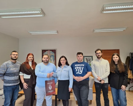 Тони Стойчева с подкрепа на кампанията „Празнувай отговорно! Шофирай разумно!