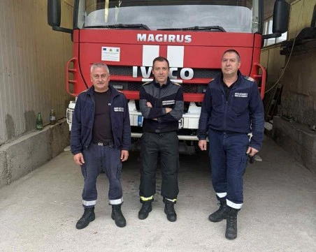 Трима пожарникари в Хисаря получиха адмирации от благодарна дъщеря