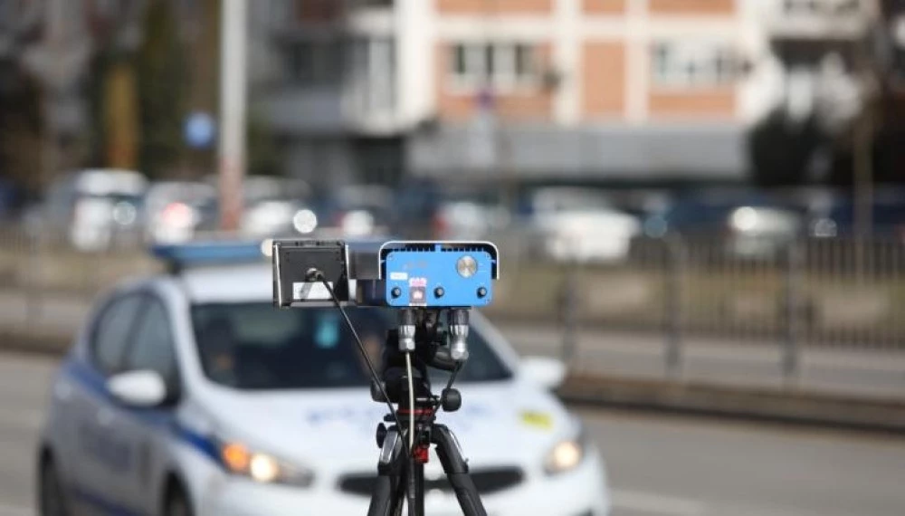 Абсурд след абсурд: Съдът в Пловдив отмени глоба за скорост заради липсващи знаци, неясни карти и несъставен протокол