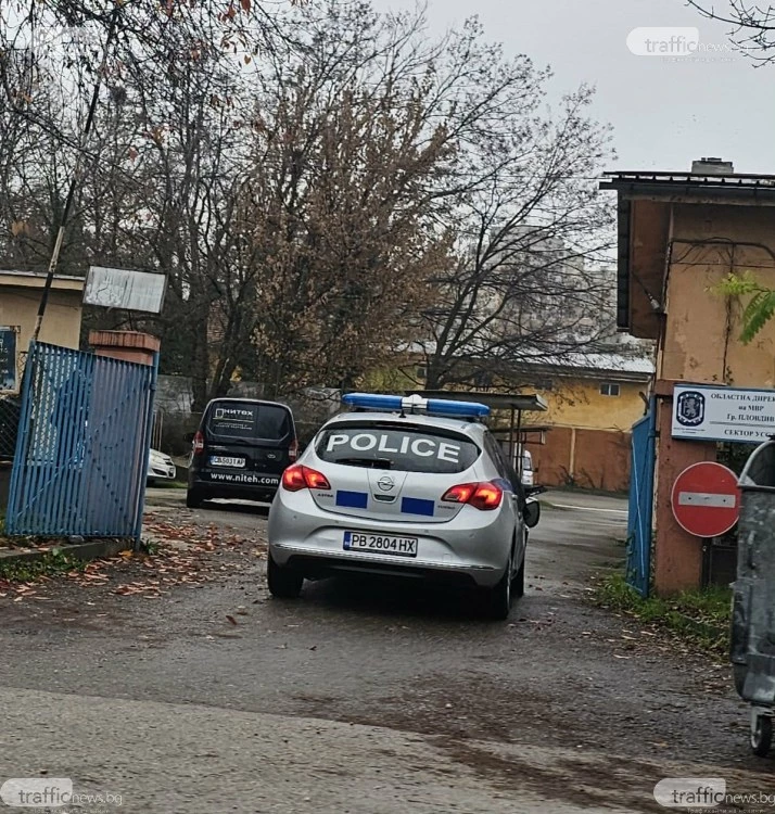 Патрулка е помляна след инцидент в Тракия, завъртяла се и се забила в дърво