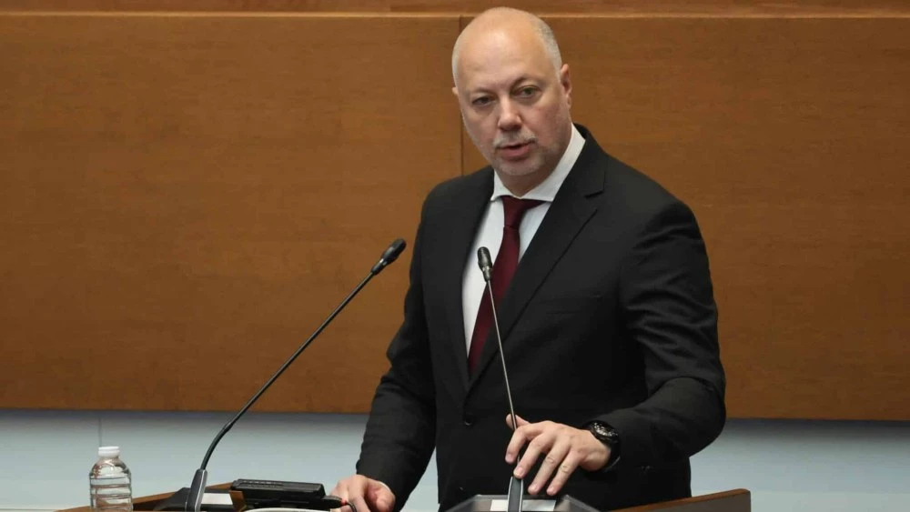 Росен Желязков обясни, че няма да подава оставка, защото икономиката расте