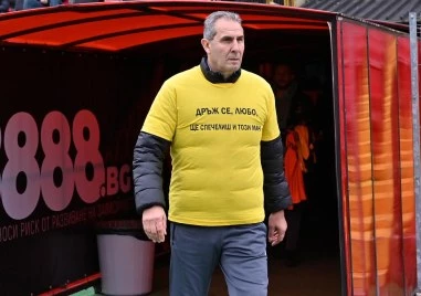 Ботев Пловдив излезе със специални тениски в подкрепа на легендата