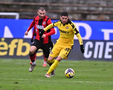 Ботев падна от Локо София след късна драма с пет гола