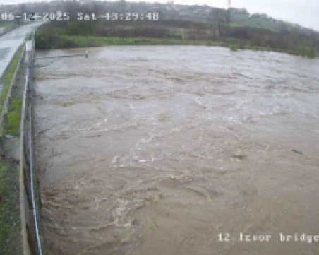 Две реши в Бургаско преляха, активираха Bg-alert