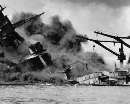 На този ден: Атаката над Пърл Харбър, роден е Никола Вапцаров