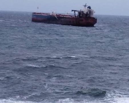 Заседналият край Ахтопол танкер е стабилизиран