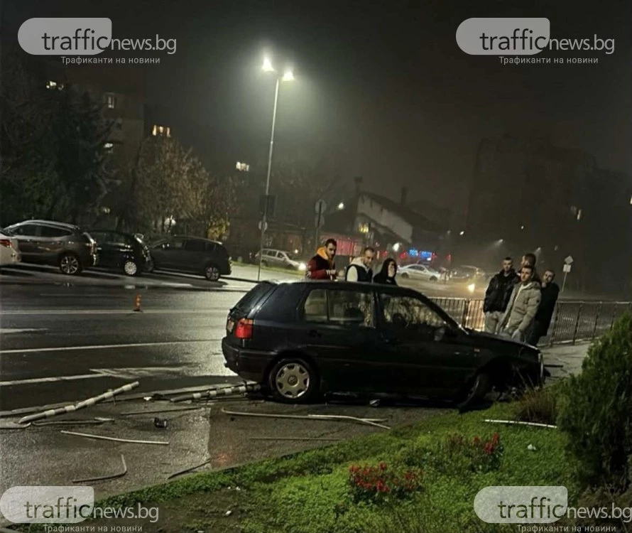 Голф се заби в предпазна ограда в Тракия, шофьорът получил пристъп