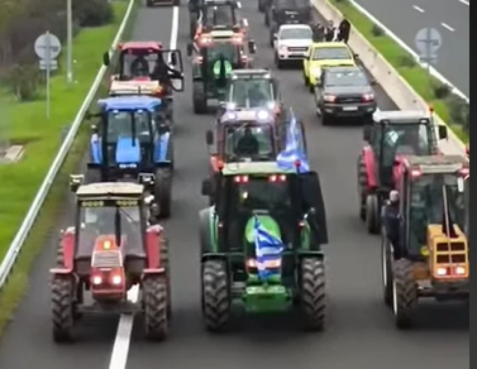 Гръцки фермери блокираха движението на тирове през 