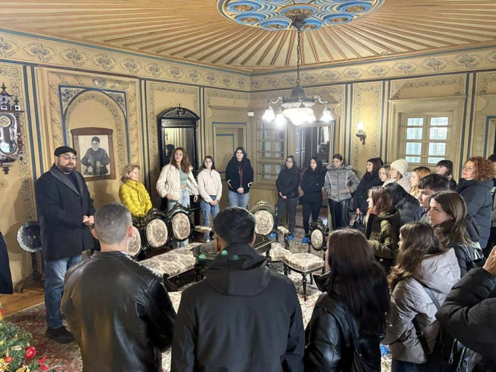 За четвърта година: Ученици усвояват тънкостите на екскурзовода в 