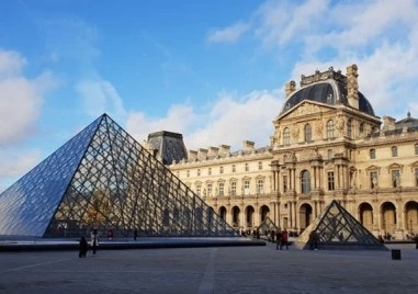 Тегне ли проклятие над Лувъра Този въпрос задават няколко френски