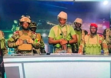 Група войници се появи по държавната телевизия на Бенин обявявайки