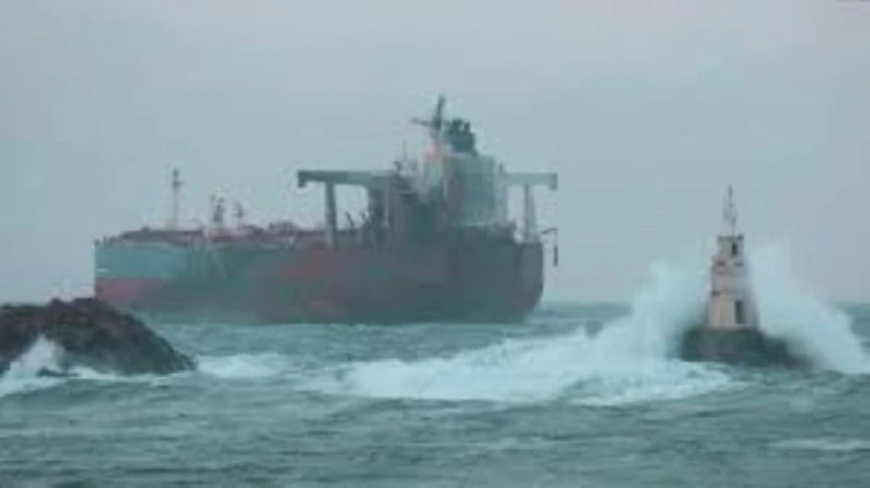 Екоминистерството успокои, че няма замърсяване на морето от блокирания танкера